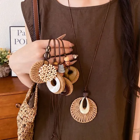 Collier Pendentif en Raffia Tissé Vintage Ethnique Femmes Fait Main Perle en Bois Résine Géométrique Bohème Chaîne de Pull