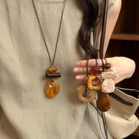 Collier Long avec Pendentif Esthétique Lavis à l'Encre en Résine Vintage Nouveau Style Chinois Ambre Décoration Géométrique Accessoires pour Femmes