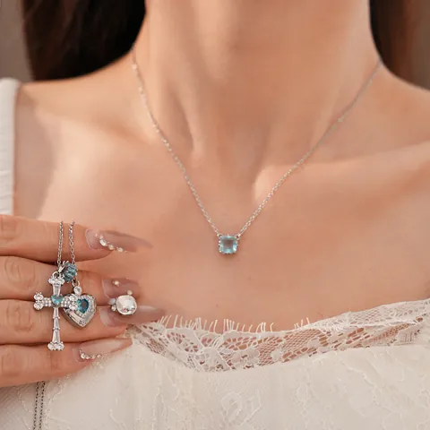 Leichter Luxus Blau Zirkonia Kreuz Herz Geometrischer Anhänger Halskette Versilbertes Kupfer Schlüsselbeinkette Damen Schmuck