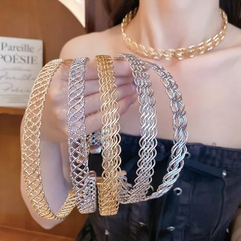 Europäische Amerikanische Mode Metall Crossover Rund Halsband Kette Minimalistisch Geometrisch Eisen Verdreht Geflochten Halsreif Schmuck Damen
