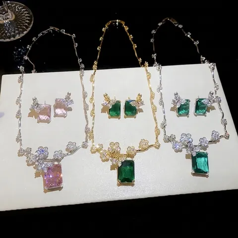 Parure de Bijoux Luxe en Cuivre Plaqué Or 18K Collier et Boucles d'Oreilles Fleur Zirconia Carré pour Femmes Bijoux de Soirée Cristal