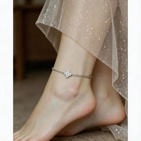 Tobillera de Cobre Chapado en Plata Trébol de Cuatro Hojas para Mujer Circonia Ajustable Joyería de Pie Estilo Minimalista