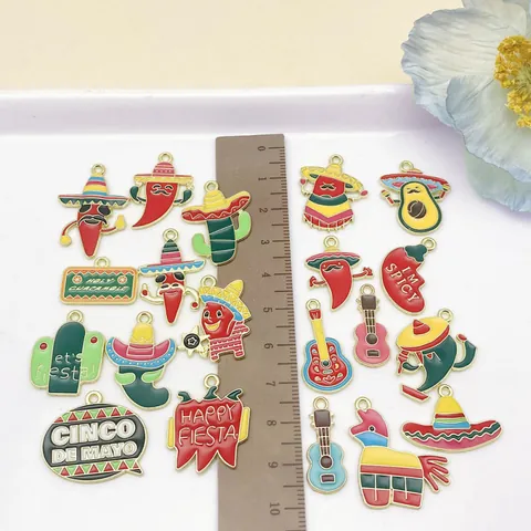 Mexicaanse Fiesta Cartoon Emaille Legering Bedeltjes Set Chili Cactus Gitaar Avocado Sombrero Druppelolie Hangers Voor DIY Sieraden Maken Armband Sleutelhanger Accessoires