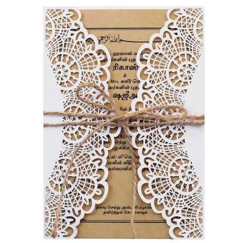 Lasergeschnittene Hochzeitseinladungen Mit Kraftpapier Umschlägen Weiße Perlmuttpapier Hohlspitze Karten Mit Hanfseil Für Party