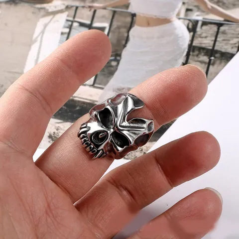 Anello Teschio in Acciaio Inossidabile Vintage per Uomo Gothic Punk Rock Biker Statement Band Ring Halloween Party Gioielli di Moda