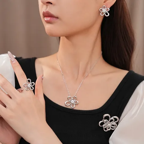 Collana in Zirconia a Fiore Cavo Placcata Oro 18k Orecchini Anello Spilla Elegante Pendente Floreale Gioielli Donna Accessori