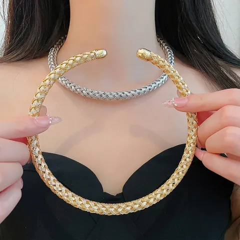 Gargantilla Minimalista de Hierro para Mujer Textura Trenzada Torcida Única Diseño Geométrico Aro Abierto Joyería de Moda