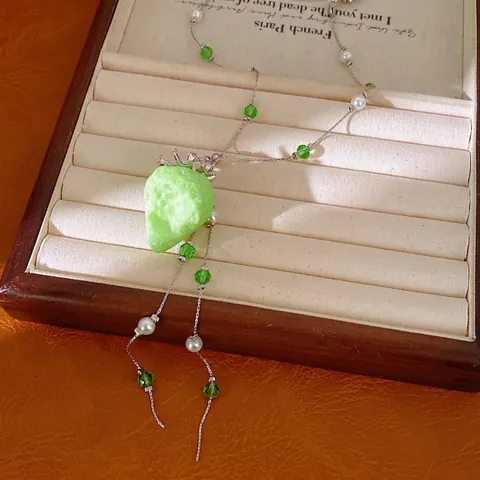 Fresh Sweet Green Strawberry Pendant Necklace For Women Artificial Pearl Resin Beaded Chain Vacation Style Decorative Jewelry Accessory