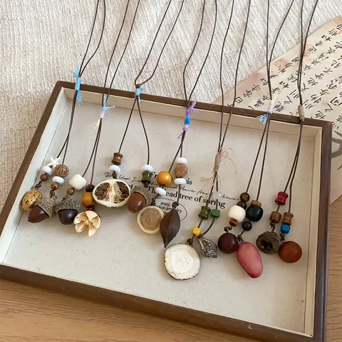 Collana in Stile Neo-Cinese Con Ciondolo in Legno di Ghianda e Cordino in Cuoio Gioielli da Collo Etnici Vintage per Donna