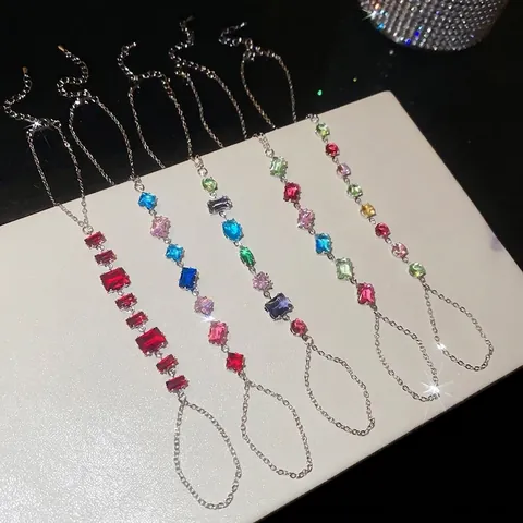 Luxueux Bracelet de Main en Zirconia Étincelant Multicolore Design Minimaliste Bracelet avec Bague Intégrée pour Femmes Bijoux de Mode