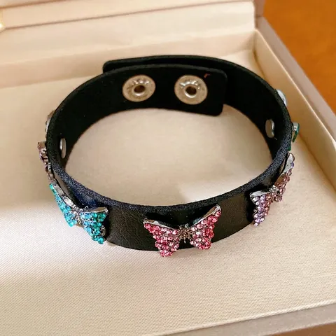 Strass Vlinder Kunstleer Armband Voor Dames Zoete en Stoere Stijl Verstelbare Drukknoop Zwart Mode Sieraden