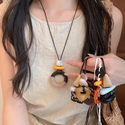 Neuer Chinesischer Stil Harz Geometrisch Hohl Blume Anhänger Halskette Vintage Ethnisch Lederband Pulloverkette Für Damen Schmuck