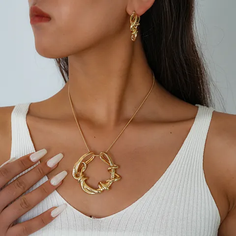 Set di Collana e Orecchini Abbinati in Lega d'Oro Minimalista Con Ciondolo Geometrico Irregolare Catena della Clavicola