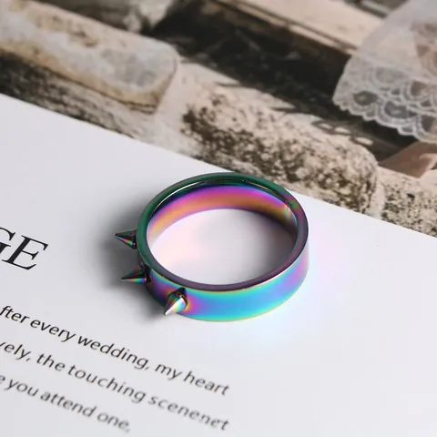 Anello in Acciaio Inossidabile Arcobaleno Cangiante per Uomo Punk Streetwear Tre Punte Acuminate Anello a Fascia Geometrico