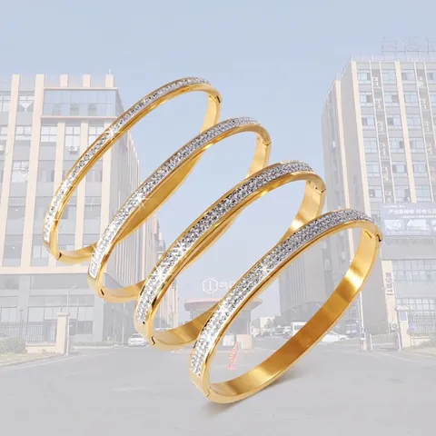 Bracciale In Acciaio Inossidabile A Forma Di Uovo Con Tre File Di Strass