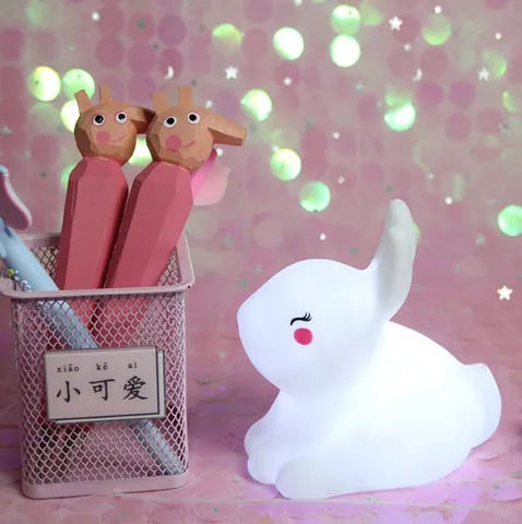 Luz Nocturna Creativa de Conejo de Dibujos Animados Lámpara LED de Vinilo para Decoración de Dormitorio Regalo de Cumpleaños