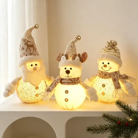 Bambole Di Peluche Di Natale A LED Babbo Natale Pupazzo Di Neve Renna Ornamenti Tessuto A Maglia Luce Calda Decorazione Tavola
