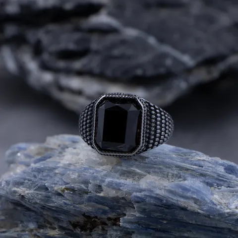 Anello in Acciaio Inossidabile Vintage con Zirconia per Uomo Grande Pietra Rettangolare Rossa Nera Intarsiata Punk Gothic Gioielli