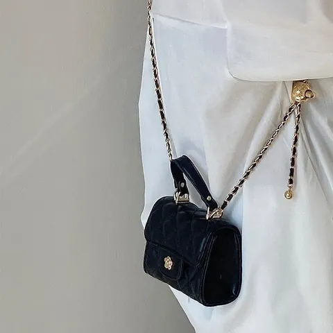 Borsa a Mano Mini da Donna Stile Piccolo Profumo Reticolo Di Diamanti Trapuntata Piccola Borsa Quadrata Chiusura A Camelia Catena PU