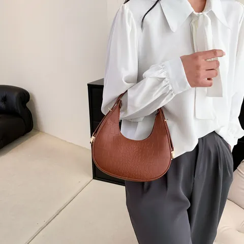 Damen Krokodilmuster Halbmond Unterarmtasche Trendige Geprägte PU Leder Hobo Schultertasche Mit Goldener Hardware Mode Handtasche Für Den Täglichen Pendelverkehr