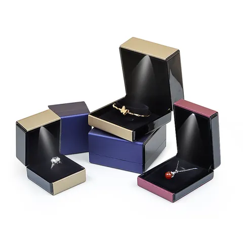 Caja De Joyería De Alta Calidad Caja De Anillo Colgante De Reloj Rojo Neto Conjunto De Collar Luminoso Con Led Caja De Joyería