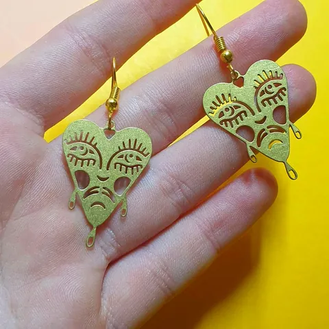 Alternative Legierung Herzförmige Ohrringe Mit Traurigem Weinendem Gesicht Ausgehöhlte Goldene Ohrhänger Für Damen Kunstschmuck