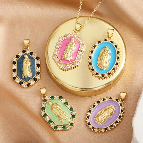 Collana con Pendente a Rilievo di Nostra Signora di Guadalupe Vintage Smalto Intarsiato Zirconia Rame Gioielli da Donna Accessorio di Moda