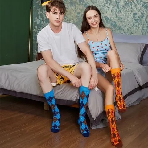 Unisex Kleurrijke Gestreepte Crew Sokken Katoen Geometrisch Patroon Sportief Casual Middelhoge Sokken Voor Heren Vrouwen Dagelijkse Mode