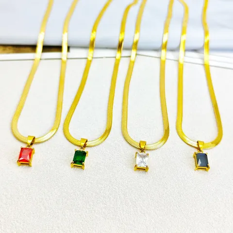 Mode Titanstahl Zirkonia Halskette Für Damen Leichter Luxus Nischen-Design Rechteckiger Zirkon-Anhänger Lamellenkette Schmuck