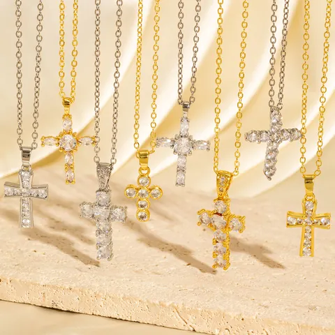 Collana con Pendente a Croce in Rame e Zirconia per Donna Placcata in Oro Vero Gioielli Religiosi Raffinati Catena per Maglione alla Moda Regalo