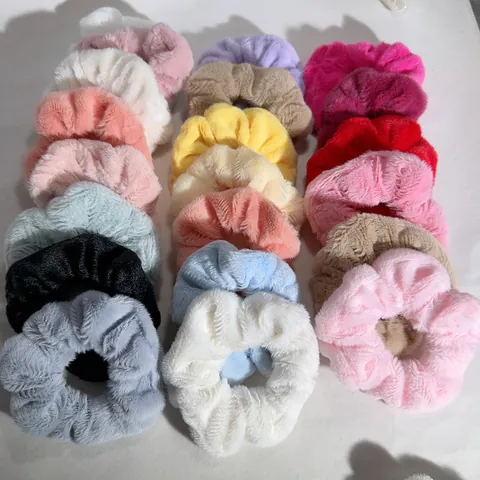 Chouchous en Peluche Automne Hiver Élastiques à Cheveux en Fausse Fourrure Couleur Unie Accessoires de Coiffure Doux pour Filles Usage Quotidien