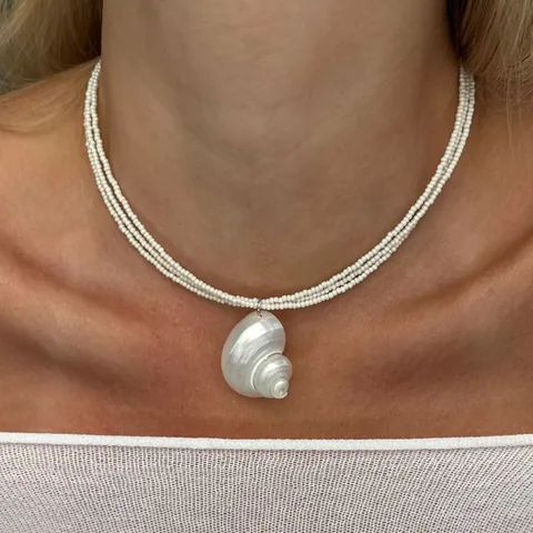 Bohemian Natural Conch Shell Seed Bead Necklace Set 3-Layer Handmade Ocean Style Shell Stud Earrings Summer Jewelry For Women