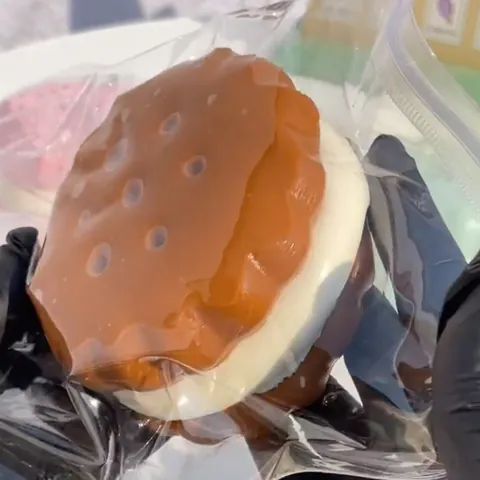 Juguete Squishy de Galleta de Sándwich de Chocolate Simulado Realista Alivio del Estrés Suave TPR Emoji Biscuit Juguete de Descompresión para Niños Adultos Regalo de Oficina