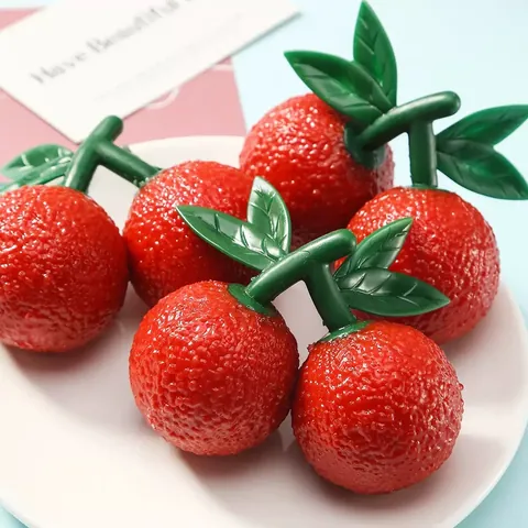 Giocattolo Squishy Simulazione Bacca di Cera Nespola Sollievo dallo Stress Giocattolo da Spremere in TPR per Bambini Adulti Regalo Divertente