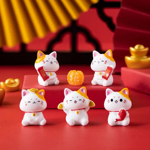 Mini Lucky Cat Figurine Resin Maneki Neko Miniature Desktop Ornament Feng Shui Fortune Car Dashboard Decor Cartoon Style