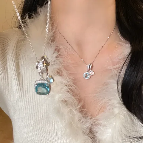 Collier Pendentif en Zirconia Carré Bleu Menthe pour Femmes Cuivre Plaqué Argent Incrusté Minimaliste Luxe Chaîne de Clavicule Bijoux