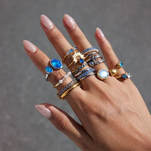 Bague en Acier Inoxydable Plaqué Or 18 carats avec Zirconia Bleu Design de Niche pour Femmes Imperméable Bague de Luxe avec Perle Artificielle Bijoux de Mode