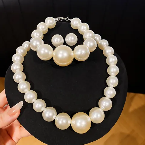 Set di Gioielli in Perle Artificiali Elegante Francese per Donna Include Collana Braccialetto Orecchini in Lega
