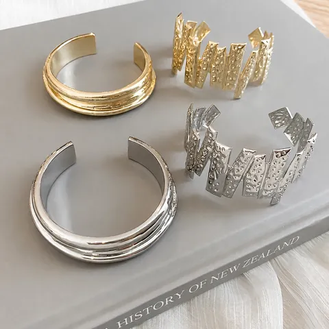 Minimalist Alloy Metal Open Cuff Bangle For Women Gold Silver Plated Hammered Texture Layered Design Fashion Commute Jewelry