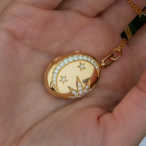 Vintage Copper Locket Necklace With Sun Moon Stars Rhinestone Inlaid Gold Plated Oval Round Photo Frame Pendant For Women Jewelry