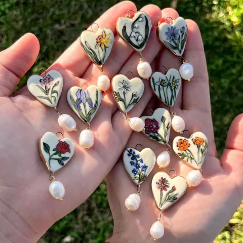 Birth Flower Heart Ceramic Pendant Necklace For Women Artificial Baroque Pearl Enamel Painted Copper Chain Jewelry Gift