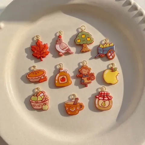 Pendentifs en Alliage d'Émail de Dessin Animé de Récolte d'Automne Feuille d'Érable Épouvantail Tarte à la Citrouille Charms pour DIY Collier Bracelet Accessoires