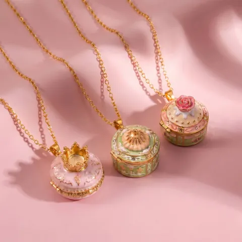 Collana Medaglione Apribile Fiaba Vintage in Rame Smalto Strass Corona Macaron Torta di Rose Ciondolo Gioielli Donna