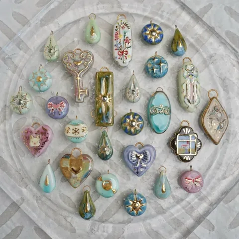 Vintage Artistiek Geschilderde Koperen Hangers Verschillende Vormen Ster Hart Druppel Cartoon Serie Kleurrijke DIY Sieraden Accessoires