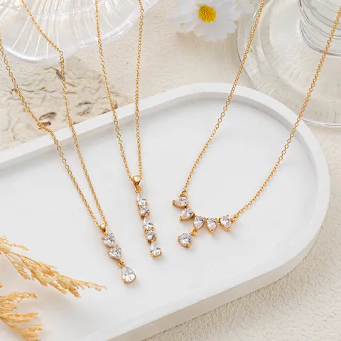 Mode Kupfer Strass Fächerförmig Wassertropfen Anhänger Halskette Für Damen Leichter Luxus Vergoldet Geometrische Kette Halskette Schmuck Geschenk