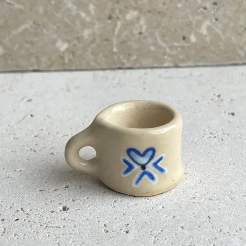 Ciondolo a Forma di Mini Tazza Minimalista in Acciaio Inossidabile Placcato Oro 18K Charms a Forma di Tazza Stampata per Creazione di Collane e Bracciali Gioielli Donna