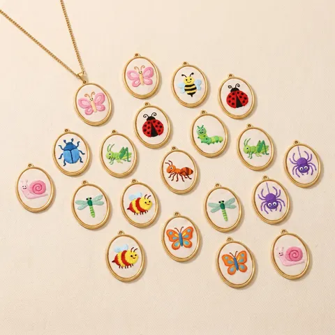 Stainless Steel Oval Animal Insect Embroidery Pendant Necklace For Women Vintage Embroidered Butterfly Bee Beetle Jewelry Accessory