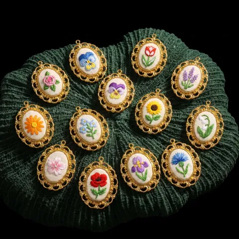 Pastoral Embroidered Floral Pendant Stainless Steel Necklace Vintage Hollow Frame Oval Flower Necklace For Women Jewelry