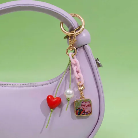 Elegante Adorno para Bolso Vintage de Cobre Bañado en Oro de 18k Llavero Corazón Gato Perla Artificial Colgante Para Accesorio de Decoración de Bolso de Mujer