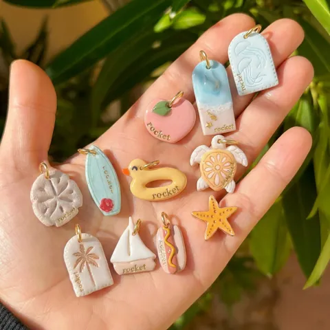 Collier à Pendentif en Acier Inoxydable Série Océan d'Été Cocotier Planche de Surf Méduse Tortue Or 18K Émail Bijoux de Plage pour Femmes